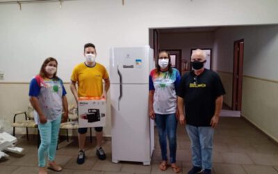 Rotary Club realiza entrega de geladeira e batedeira para o Girasonhos