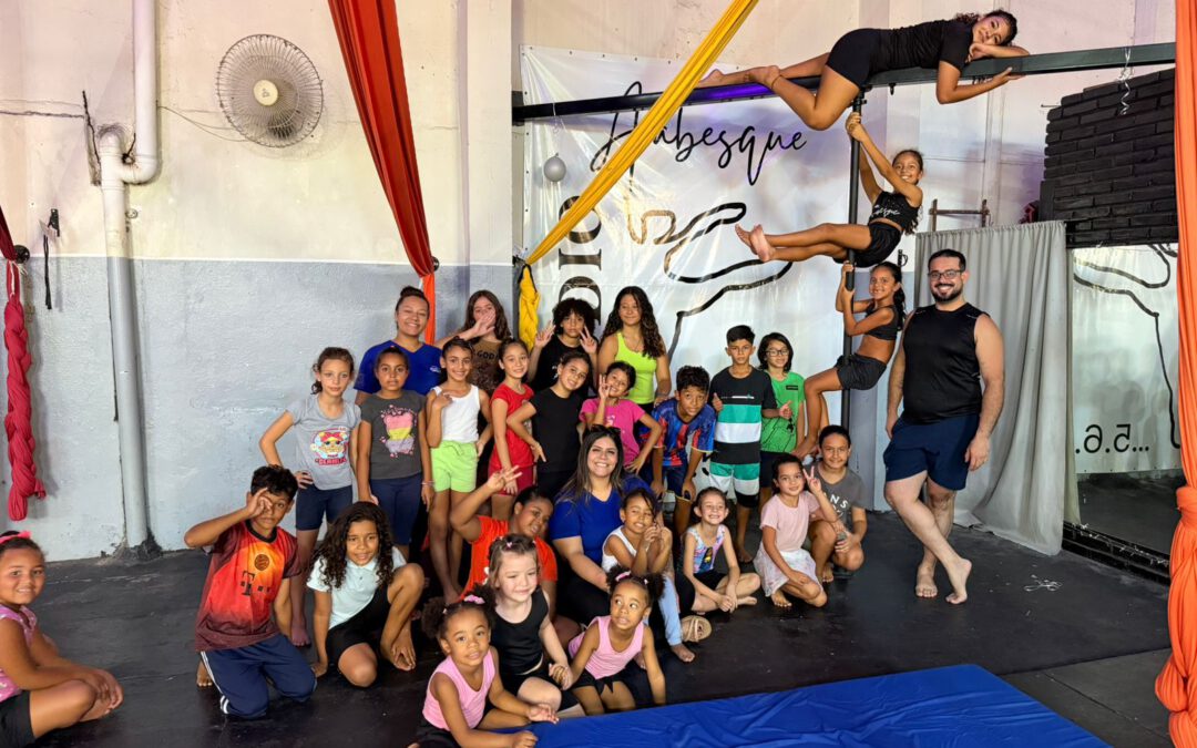 As crianças do Girasonhos participaram de uma atividade circense em parceria com o Studio Arabesque em São Manuel